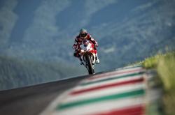 开云体育中国-双重引擎，当霍勒迪在球馆与街道同时接管比赛