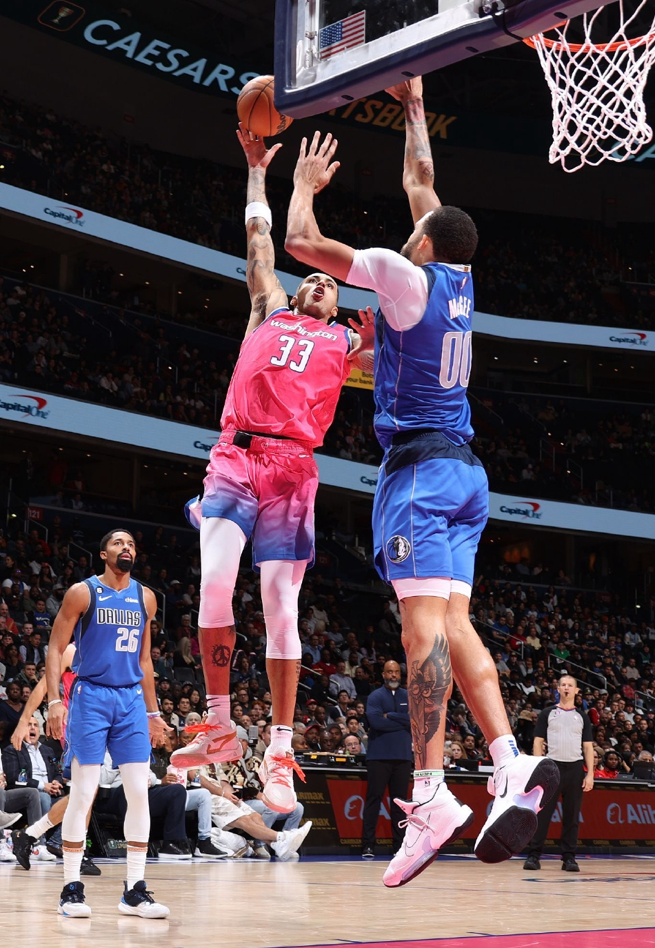 湖人力克中国男篮，凯尔·库兹马惊艳世界的简单介绍