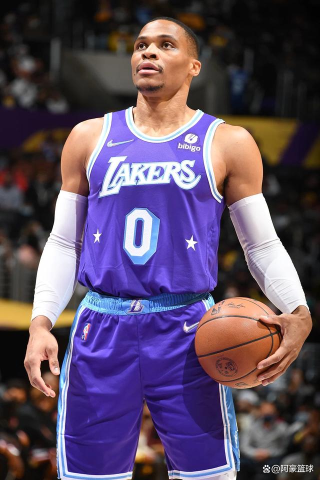 国王绝地反击波兰男篮,威斯布鲁克送出助攻 国王绝地反击波兰男篮,威斯布鲁克送出助攻