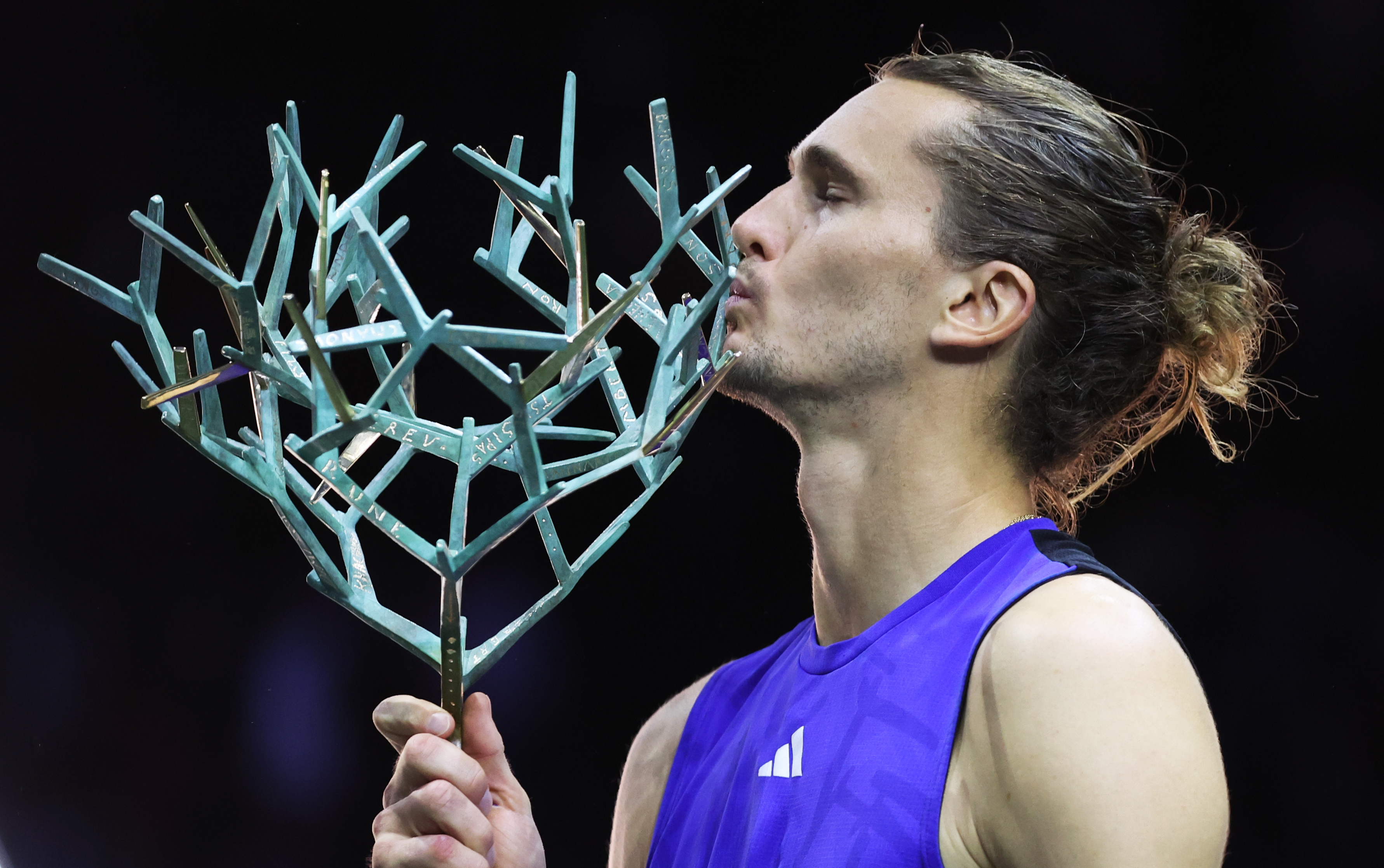 英国网球队完胜澳大利亚网球队，兹维列夫完成帽子戏法