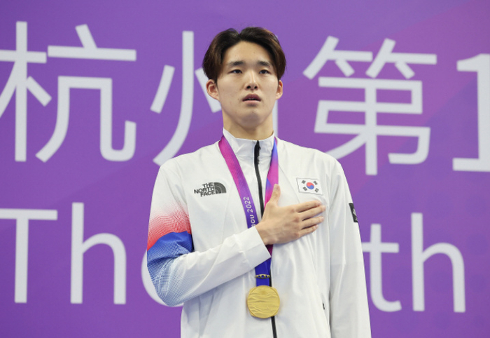 包含终极之夜!游泳冠军悬念即将揭晓的词条 包含终极之夜!游泳冠军悬念即将揭晓的词条