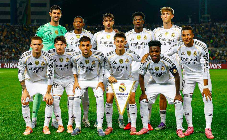 皇马完胜曼联,库尔图瓦统治全场 皇马完胜曼联,库尔图瓦统治全场