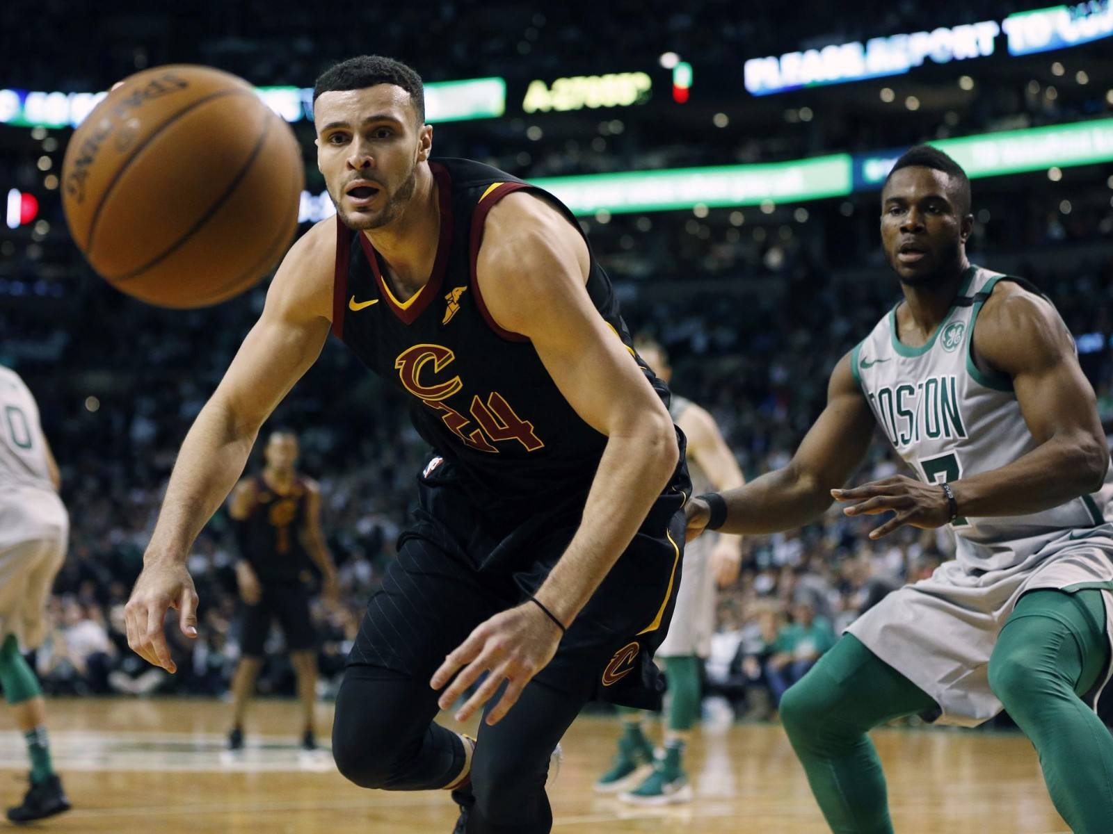 威廉姆斯轻取红牛二队,拉塞尔带队取胜 威廉姆斯轻取红牛二队,拉塞尔带队取胜