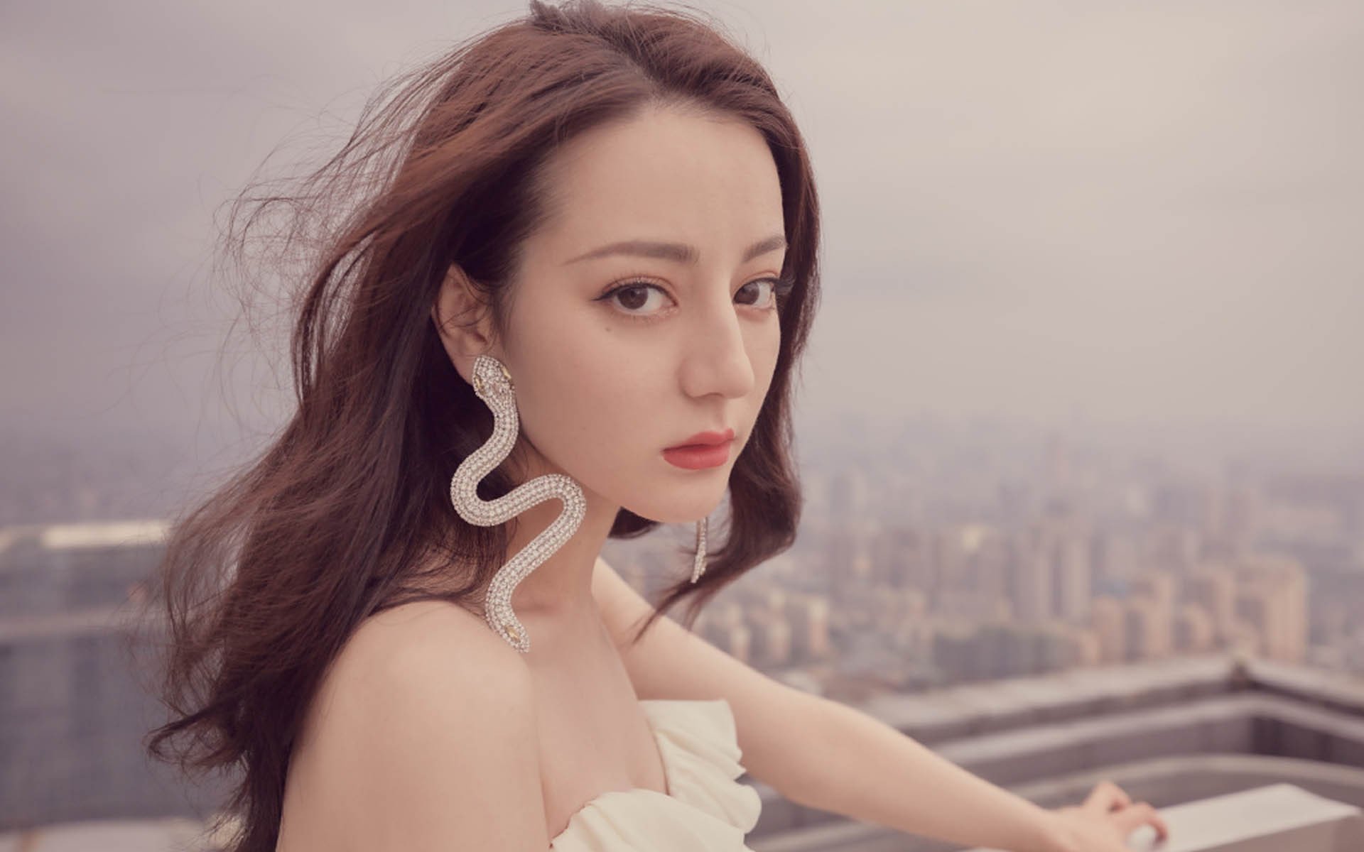 历史的岔路，当索伯奇迹般横扫红牛二队，阿隆索却在另一条赛道封神