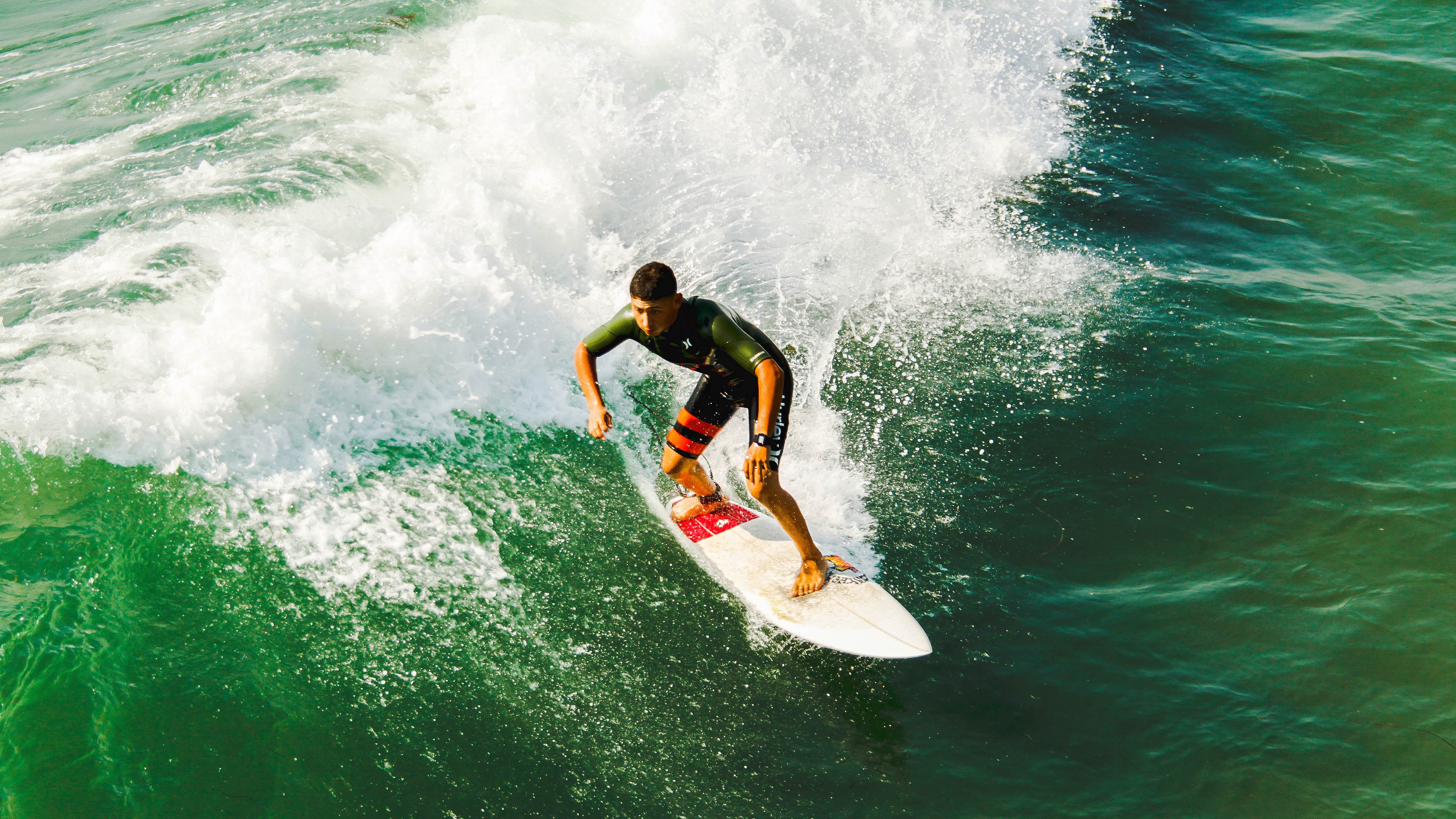 跨越太平洋的证明，欧文于沪上焦点战重塑江湖，黄蜂鏖战上海淬炼团队之魂